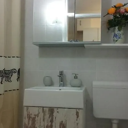 D&m Apartment, Walk To Downtown Centre Apartma